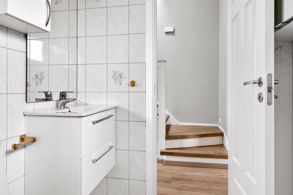 bathroom-8501743_1280